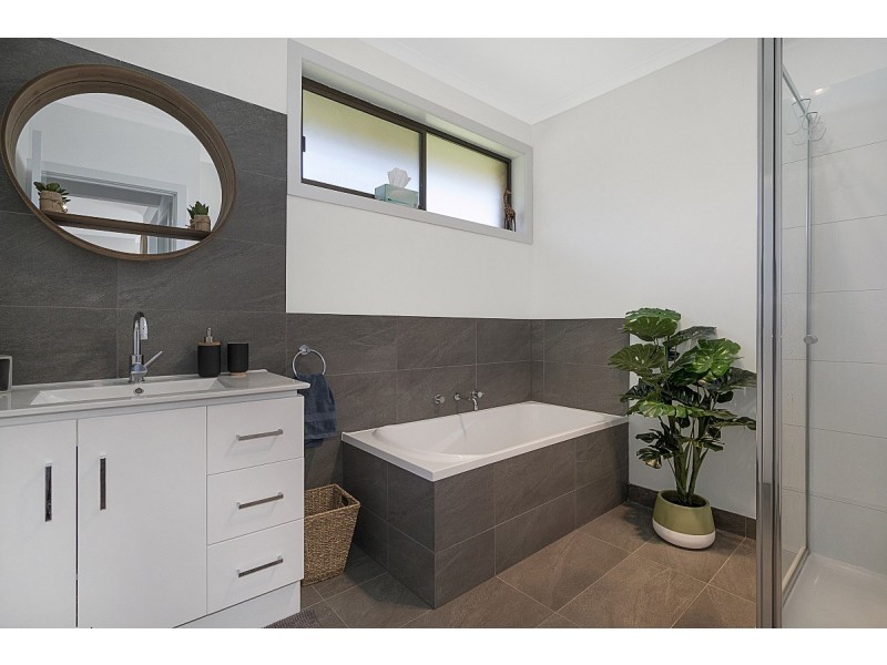 2/30 Simpson Drive, Dandenong North VIC 3175