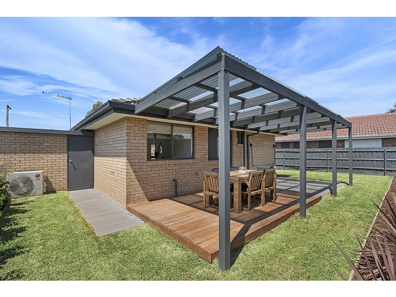 2/30 Simpson Drive, Dandenong North VIC 3175