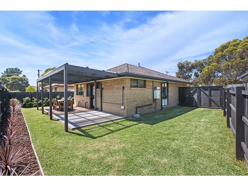2/30 Simpson Drive, Dandenong North VIC 3175