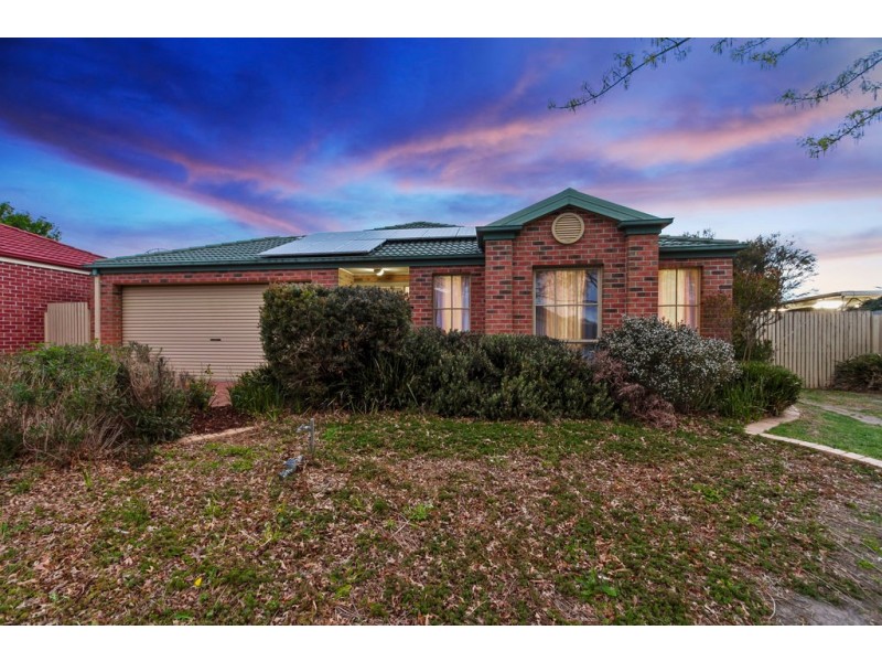 42 Kilcunda Drive, Rowville VIC 3178