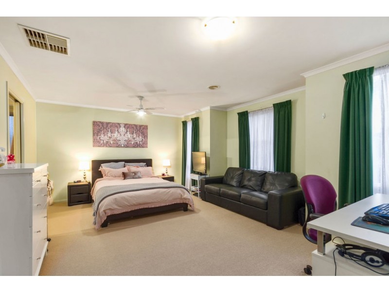 42 Kilcunda Drive, Rowville VIC 3178