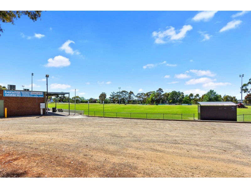 4 Linton Court, Berwick VIC 3806