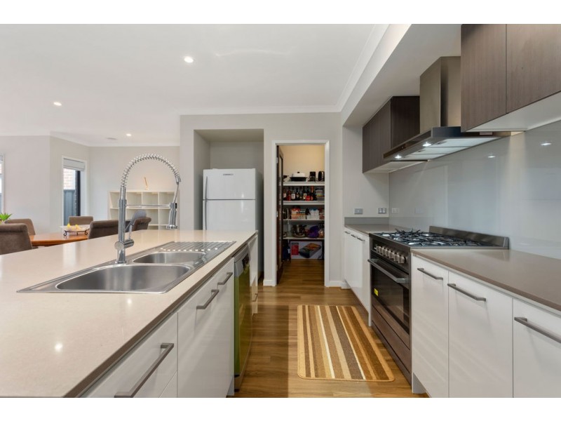 7 Nattai Street, Craigieburn VIC 3064