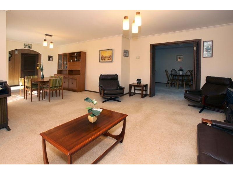 1 Cumberland Court, Glen Waverley VIC 3150