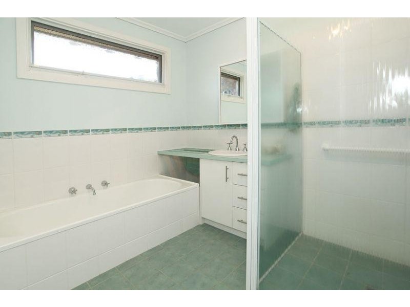 1 Cumberland Court, Glen Waverley VIC 3150