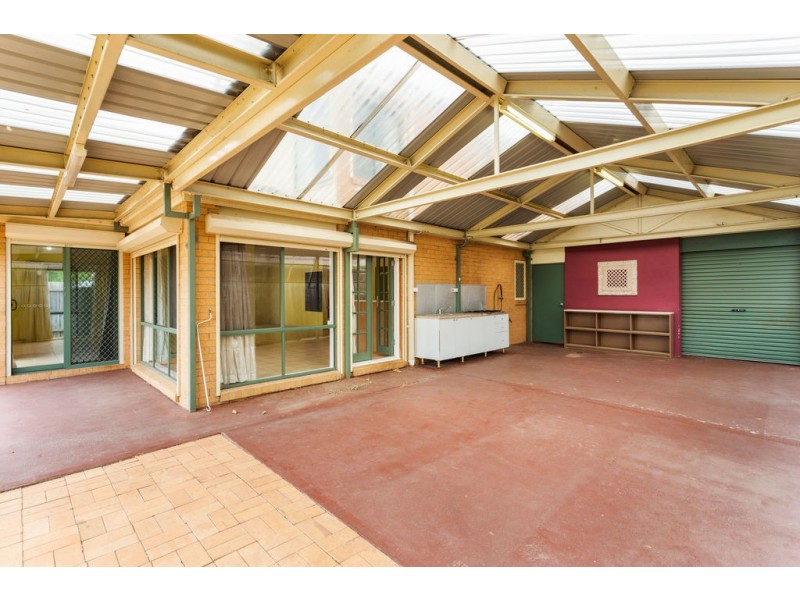 1 Newcombe Drive, St Albans VIC 3021