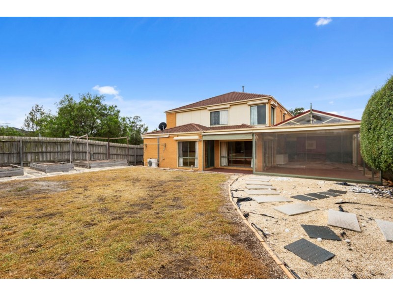 1 Newcombe Drive, St Albans VIC 3021