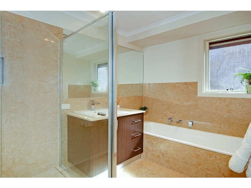 24 Temby Close, Endeavour Hills VIC 3802