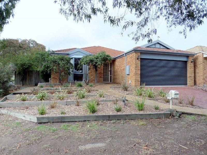 31 Dutton Close, Lynbrook VIC 3975