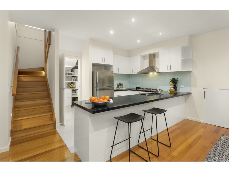 2/16 Box Hill Crescent, Mont Albert North VIC 3129