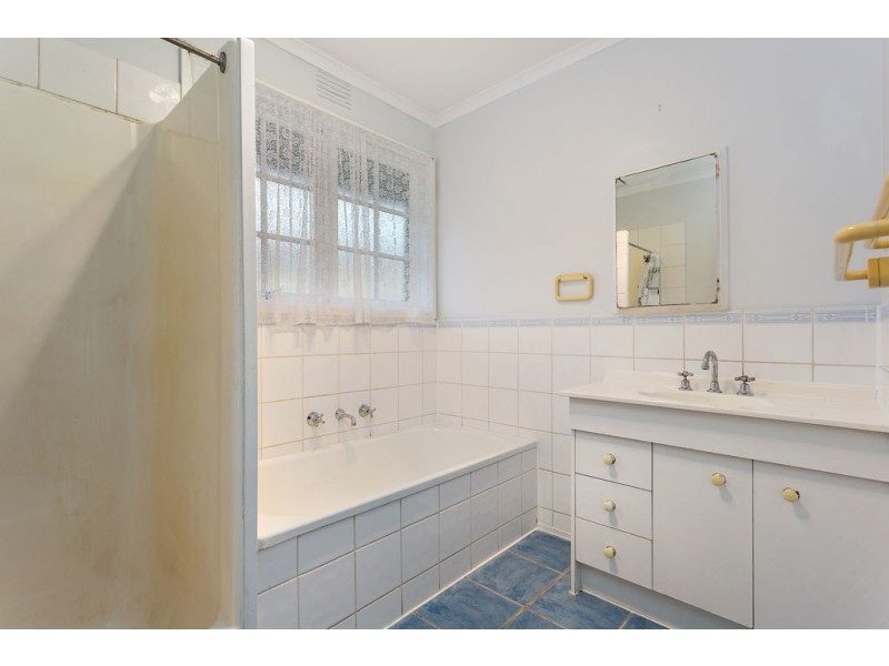 13 Cranbourne Drive, Cranbourne VIC 3977