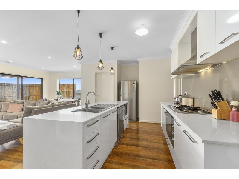 16 Wakehurst Way, Officer VIC 3809