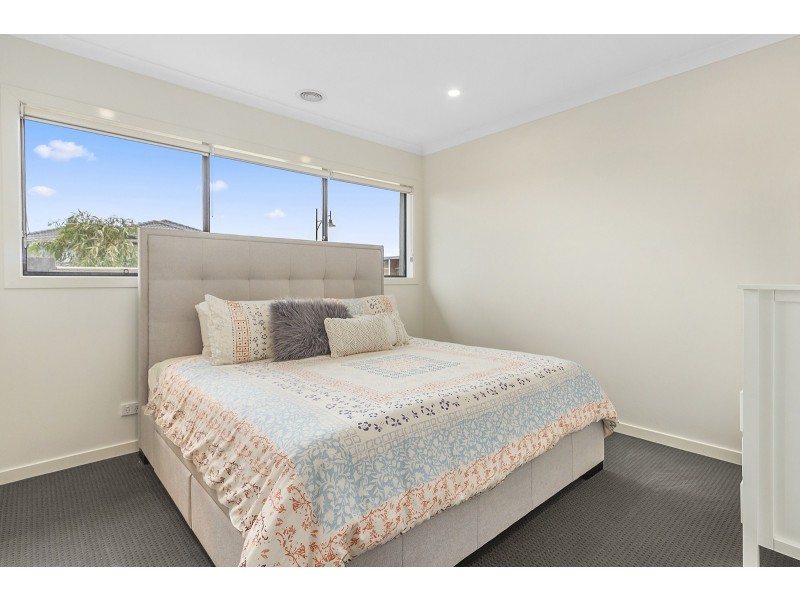 16 Wakehurst Way, Officer VIC 3809