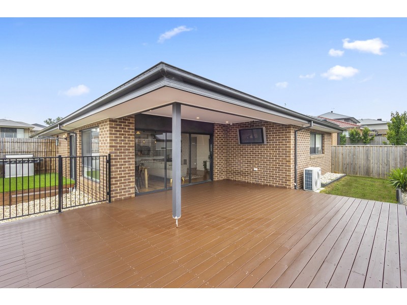 16 Wakehurst Way, Officer VIC 3809