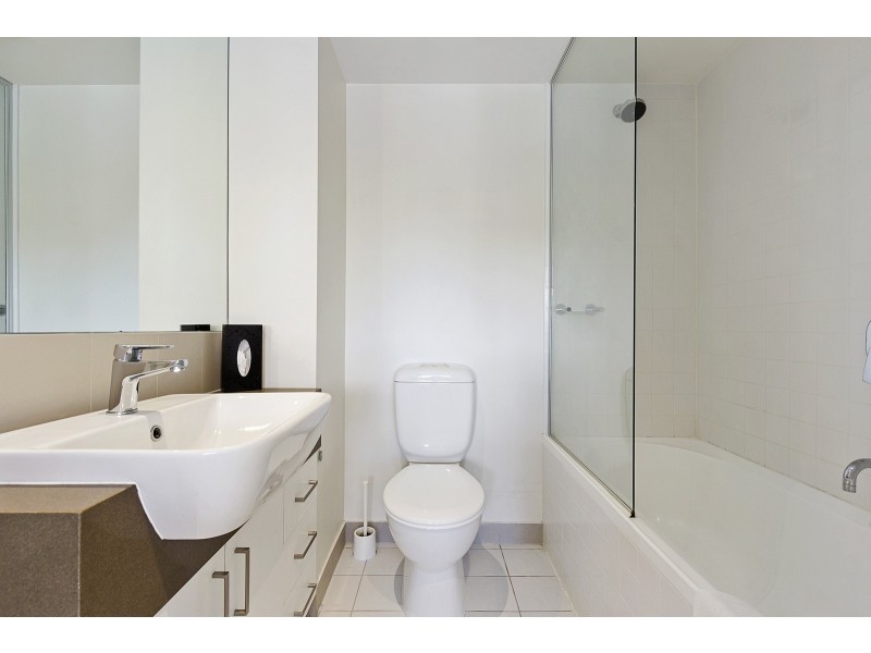 301/2 Finlay Place, Carlton VIC 3053