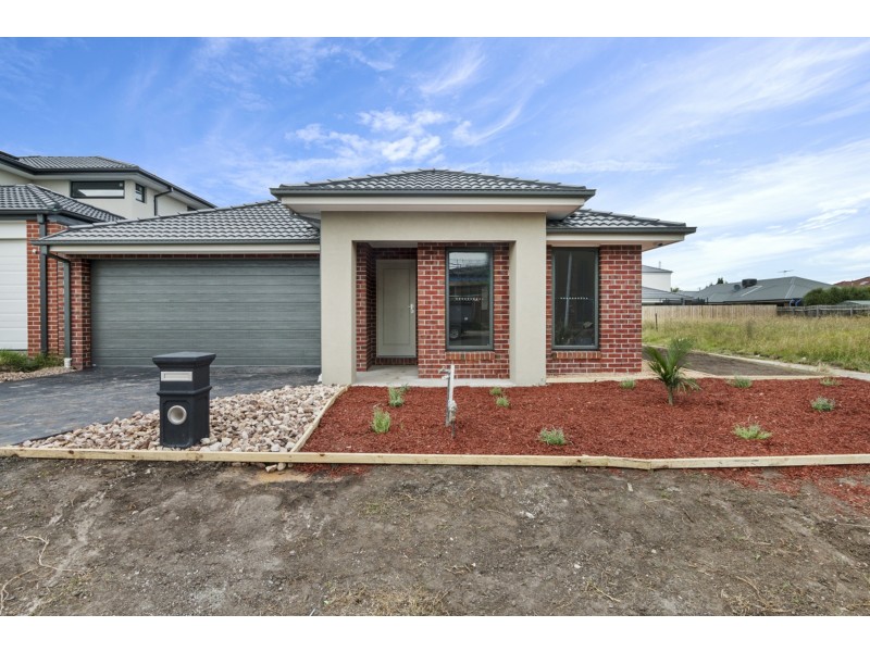 14 Pettit Close, Berwick VIC 3806