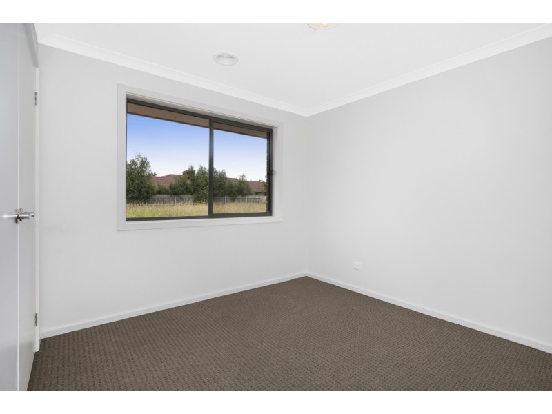 14 Pettit Close, Berwick VIC 3806