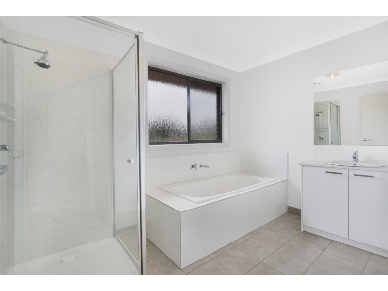 14 Pettit Close, Berwick VIC 3806