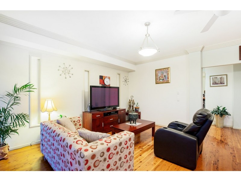 6 Duror Street, Pacific Pines QLD 4211