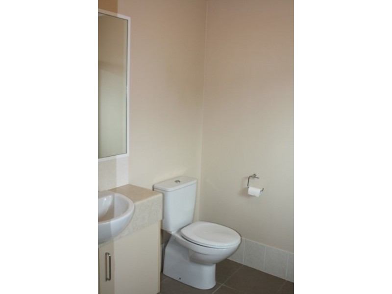 24 Emmaville Crescent, Ormeau QLD 4208