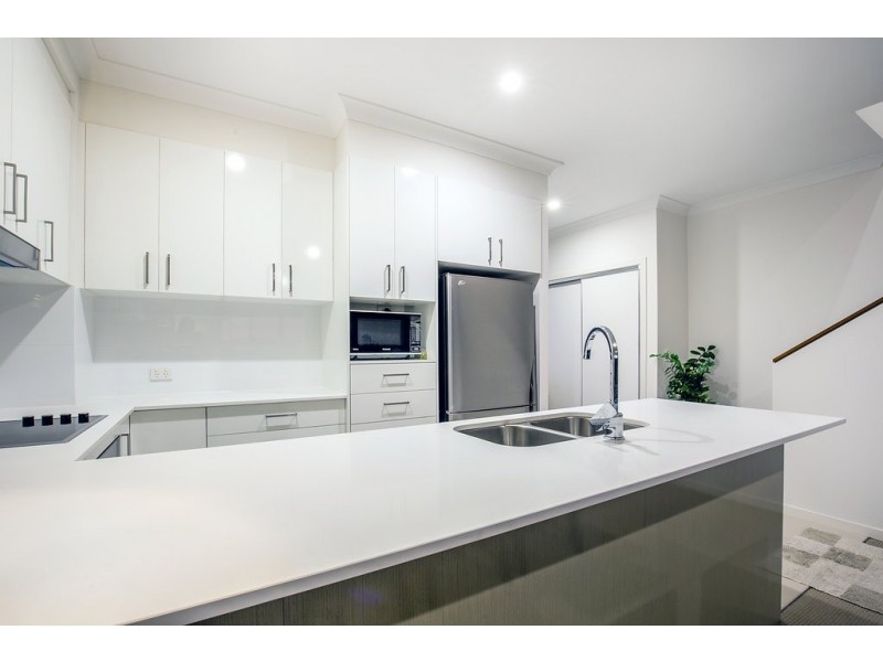 22/1 Broadwater Avenue, Hope Island QLD 4212