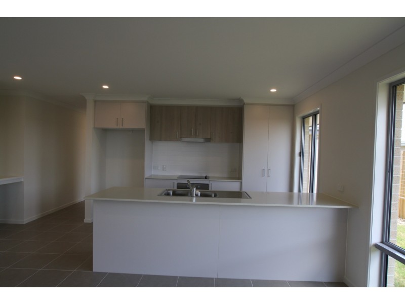 3 Blue Bay Street, Jacobs Well QLD 4208