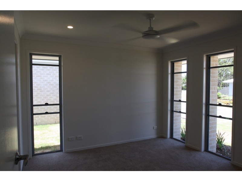 3 Blue Bay Street, Jacobs Well QLD 4208