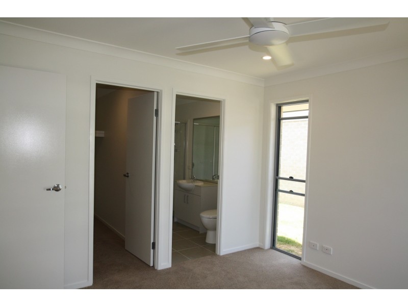 3 Blue Bay Street, Jacobs Well QLD 4208