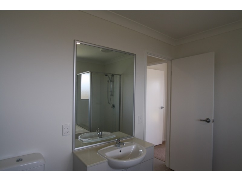 3 Blue Bay Street, Jacobs Well QLD 4208