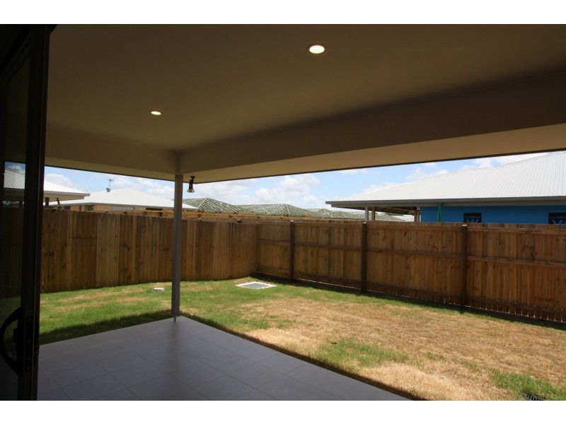 3 Blue Bay Street, Jacobs Well QLD 4208