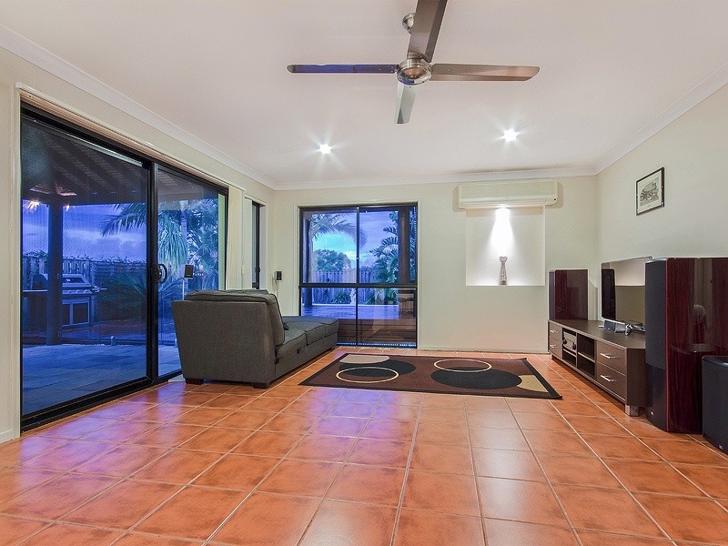 9 Brissendon Street, Maudsland QLD 4210