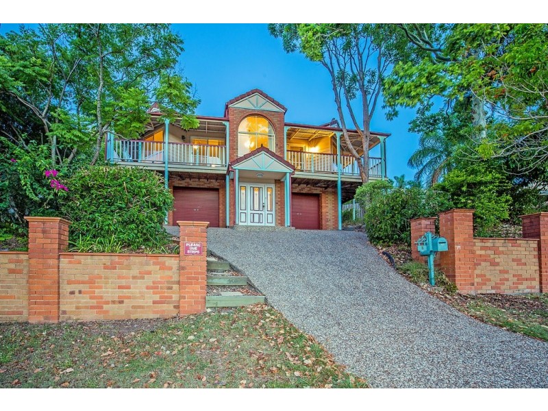 8 Pacific Pines Boulevard, Pacific Pines QLD 4211