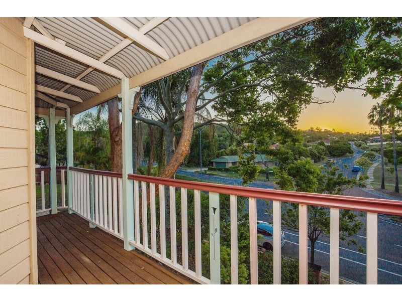 8 Pacific Pines Boulevard, Pacific Pines QLD 4211