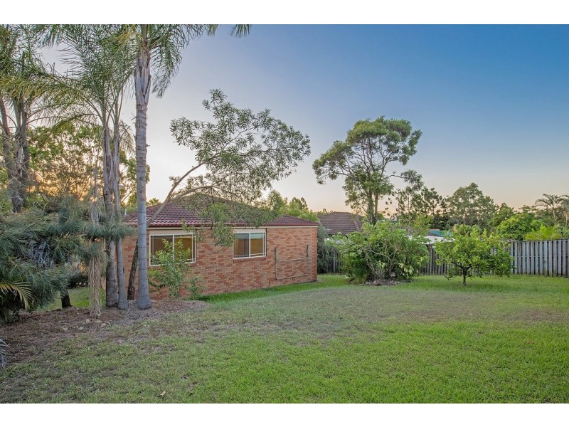 8 Pacific Pines Boulevard, Pacific Pines QLD 4211