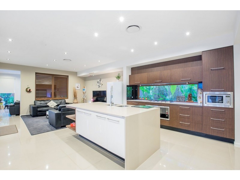 4 Valley Brook Rise, Maudsland QLD 4210