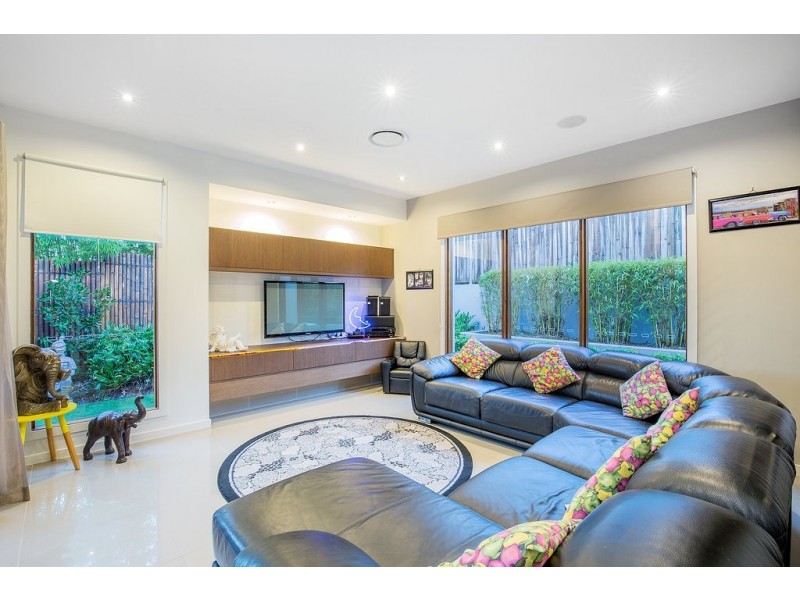 4 Valley Brook Rise, Maudsland QLD 4210