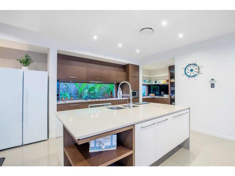 4 Valley Brook Rise, Maudsland QLD 4210
