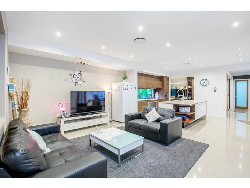 4 Valley Brook Rise, Maudsland QLD 4210