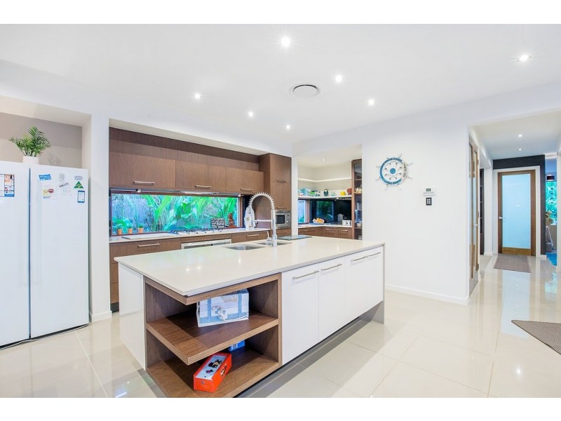 4 Valley Brook Rise, Maudsland QLD 4210