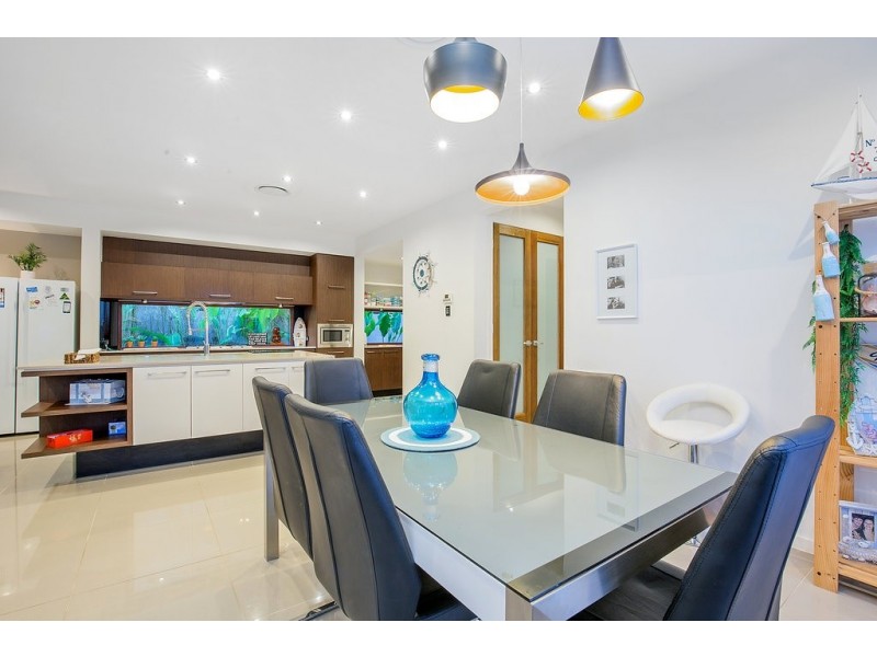 4 Valley Brook Rise, Maudsland QLD 4210