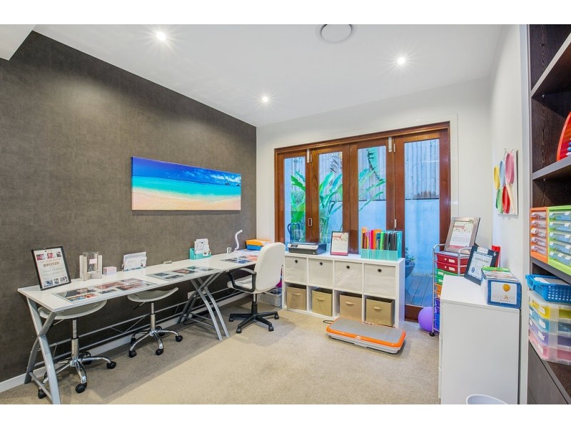 4 Valley Brook Rise, Maudsland QLD 4210