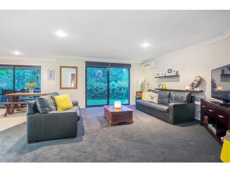 1 Roberts Drive, Maudsland QLD 4210