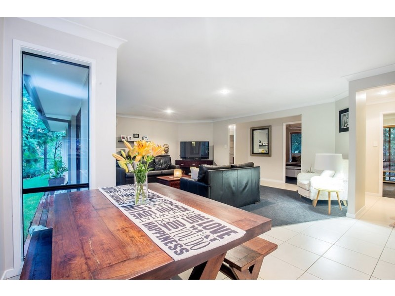 1 Roberts Drive, Maudsland QLD 4210