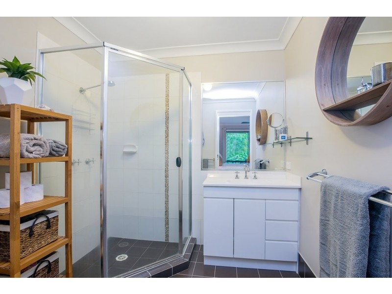 1 Roberts Drive, Maudsland QLD 4210