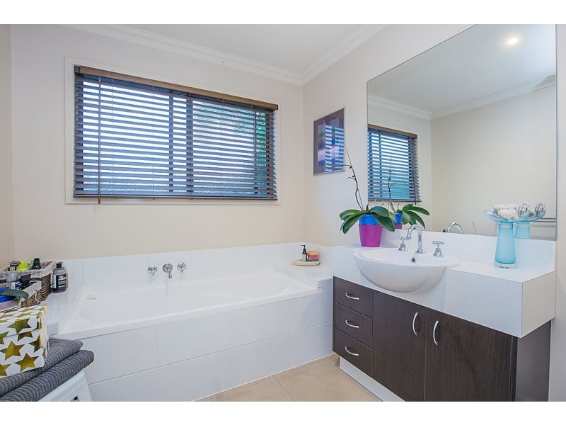 12 Lambert Drive, Maudsland QLD 4210