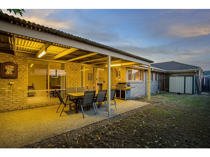 6 Taske Rise, Pacific Pines QLD 4211