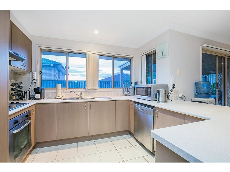 6 Taske Rise, Pacific Pines QLD 4211