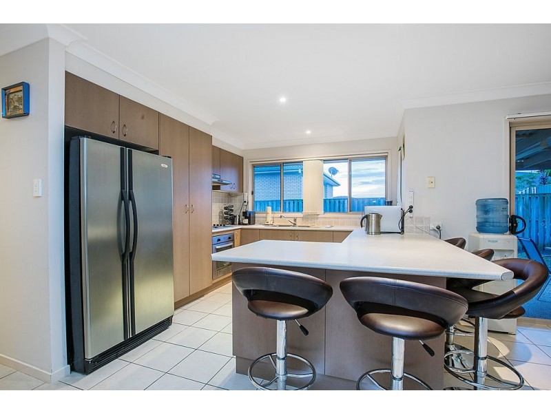 6 Taske Rise, Pacific Pines QLD 4211