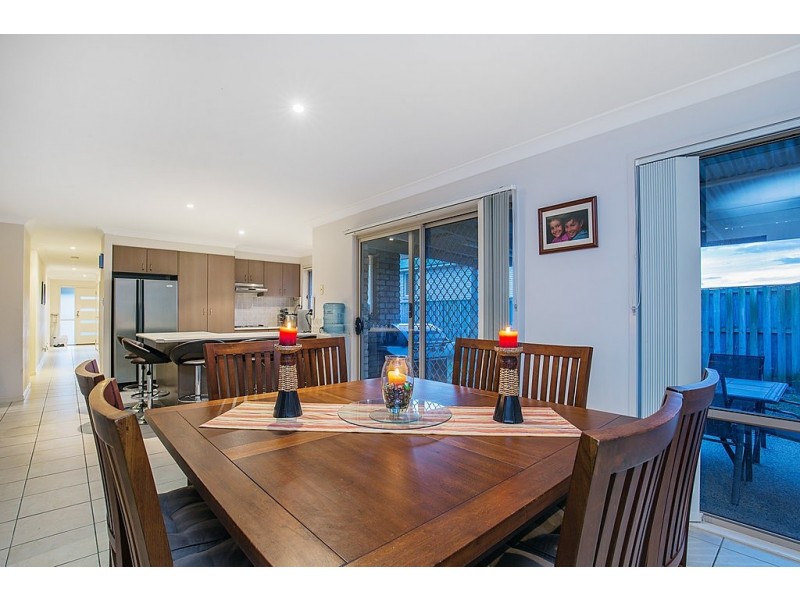 6 Taske Rise, Pacific Pines QLD 4211