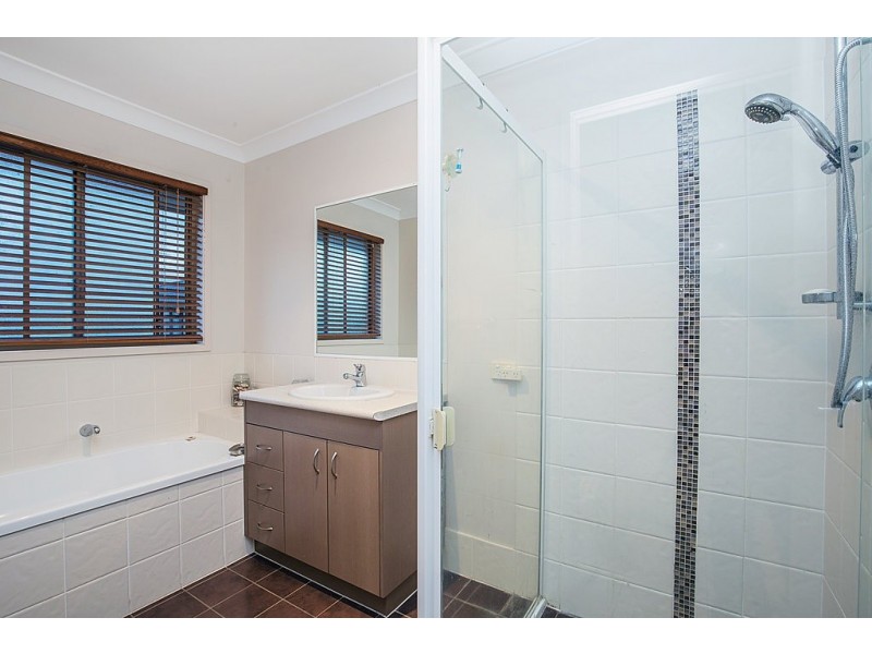 6 Taske Rise, Pacific Pines QLD 4211